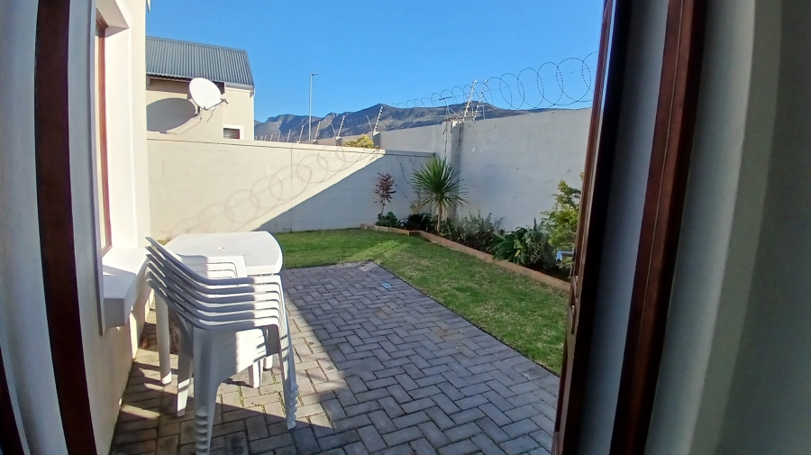 2 Bedroom Property for Sale in Sandbaai Western Cape